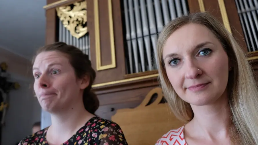 Sängerinnen in der Kirche